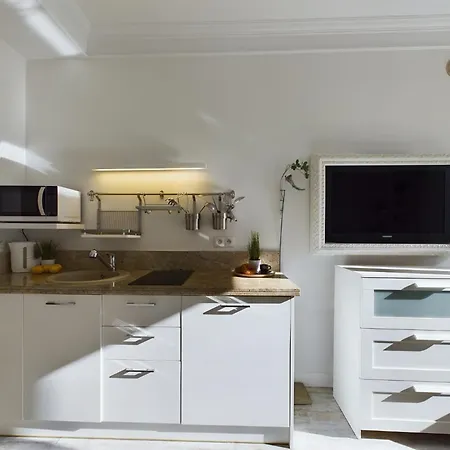 Lägenhet Eleganckie W Centrum Warszawy By Renters *